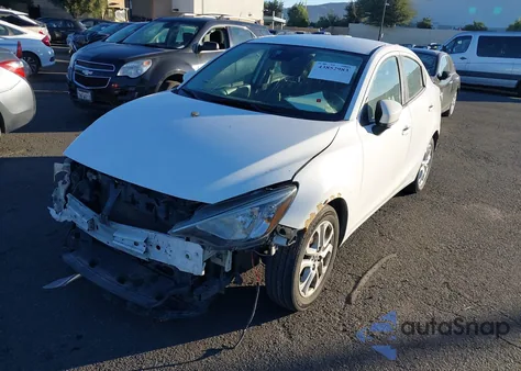 2018 Toyota Yaris Ia из США, поврежденный, VIN 3MYDLBYV3JY330020